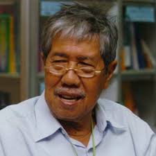 Guru Besar Emeritus Universitas Airlangga yang dikenal peduli akan nasib wong cilik. Prof. Soetandyo merupakan tokoh Indonesia ke-19 yang meraih penghargaan ... - soetandyo-wignjosoebroto