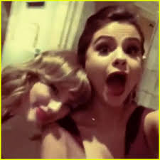 Selena Gomez &amp; Taylor Swift Put Feud Rumors to Rest at Met Ball 2014! (Video). Selena Gomez &amp; Taylor Swift Put Feud Rumors to Rest at Met Ball 2014! ( - selena-gomez-taylor-swift-put-feud-rumors-to-rest-met-ball