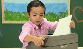 Τα σημερινά παιδιά αντιμέτωπα με την τεχνολογία του παρελθόντος -Κοιτούν μία γραφομηχανή και δεν έχουν ιδέα τι να κάνουν