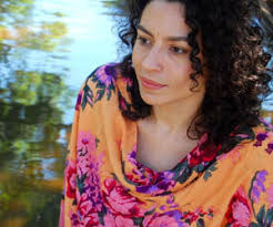 A uberlandense Karine Telles lança nesta quinta-feira (1º) o primeiro CD da carreira. Entitulado como “Flor do Samba”, o álbum conta com música de ... - karine_300x225