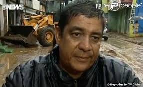 Zeca Pagodinho ajuda desabrigados pelo temporal que atingiu Xerém, em Duque de Caxias, na Baixada Fluminense, nesta quinta-feira, 3 de janeiro de 2013 Nessa ... - 10593-zeca-pagodinho-xerem-620x0-1