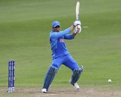 Image of MS Dhoni playing cricket