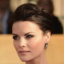 Exactly What Products Jaimie Alexander&#39;s Makeup Artist Used for Her SAG Awards Hair and Makeup Look ... - jaimie-alexander-smoky-eye-sag-awards-w724