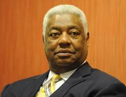 oscar-robertson-sit One of NBA&#39;s legendary players, Hall of Famer Oscar Robertson, has been selected to receive the inaugural Curt Flood Game-Changer Award ... - oscar-robertson-sit