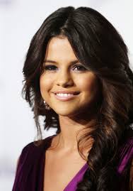 Pretty Selena Gomez Pic. Facebook Share on Facebook. Tweet Share on Twitter. Email a Friend. Selena Gomez is all smiles in this simple photo. - pretty-selena-gomez-pic