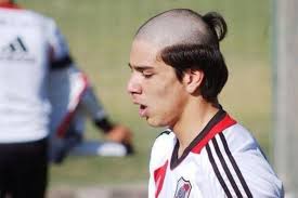 Résultat de recherche d'images pour "coupe de cheveux de footballeur"
